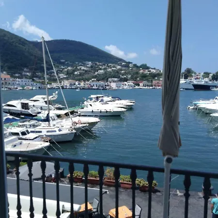 Riva Destra بيت ضيافة 3*