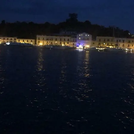 Riva Destra 伊斯基亚