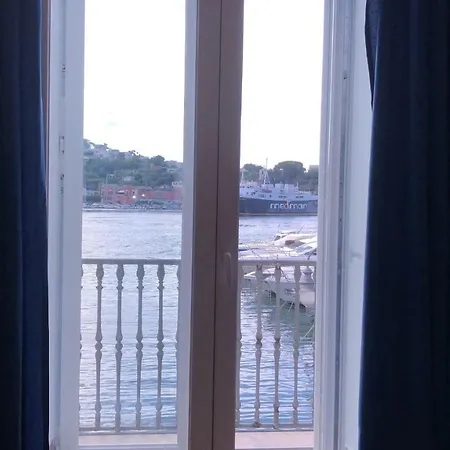 Riva Destra 3* ايسكيا