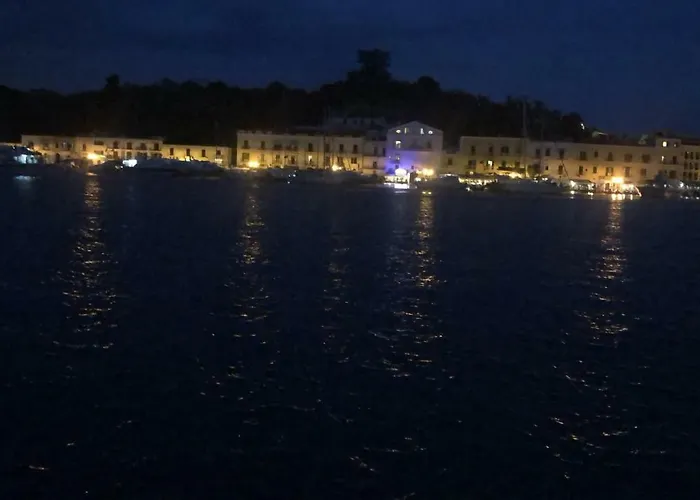 Riva Destra 伊斯基亚